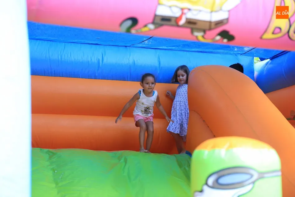 Foto 3 - Los ni&ntilde;os de Comuneros y Alto del Rollo, protagonistas en el s&aacute;bado de fiestas  