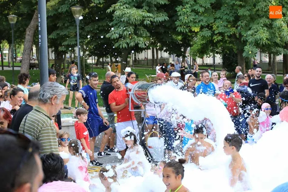 Foto 2 - Los ni&ntilde;os de Comuneros y Alto del Rollo, protagonistas en el s&aacute;bado de fiestas  