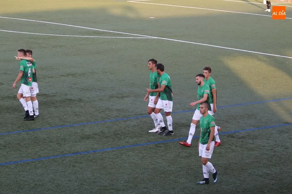 Foto 11 - El CD Guijuelo aguanta y gana ante el potente Fuenlabrada (1-0)
