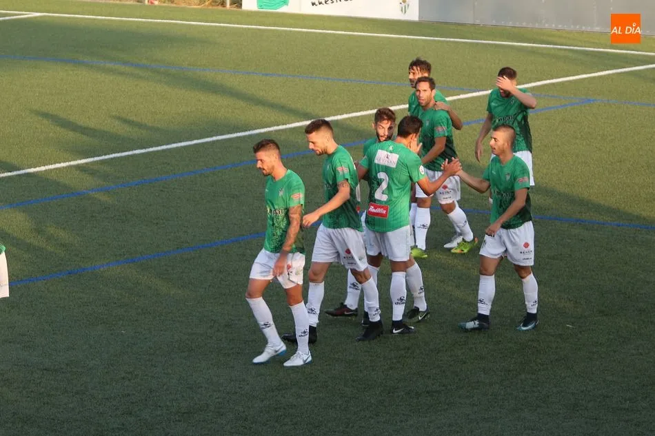 Foto 10 - El CD Guijuelo aguanta y gana ante el potente Fuenlabrada (1-0)