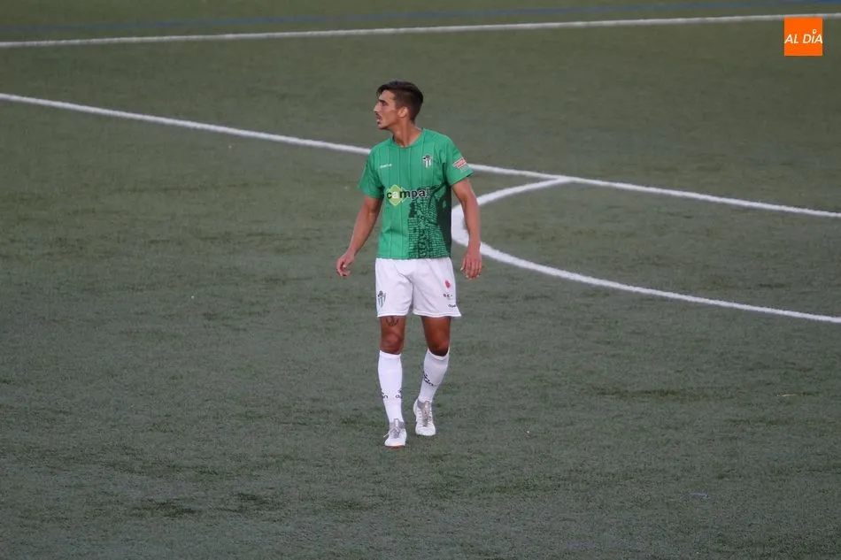 Foto 6 - El CD Guijuelo aguanta y gana ante el potente Fuenlabrada (1-0)