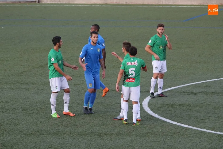 Foto 3 - El CD Guijuelo aguanta y gana ante el potente Fuenlabrada (1-0)