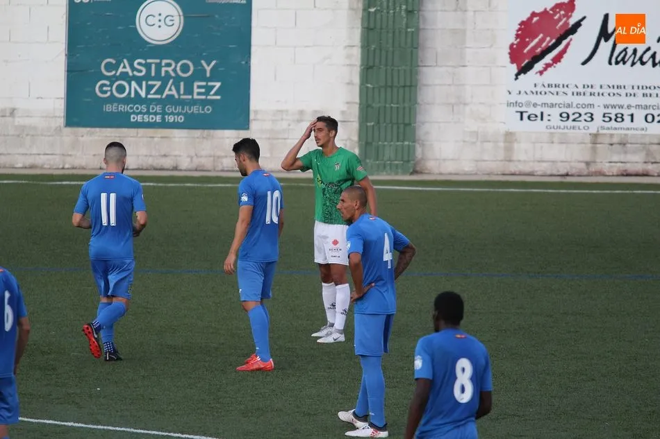 Foto 2 - El CD Guijuelo aguanta y gana ante el potente Fuenlabrada (1-0)