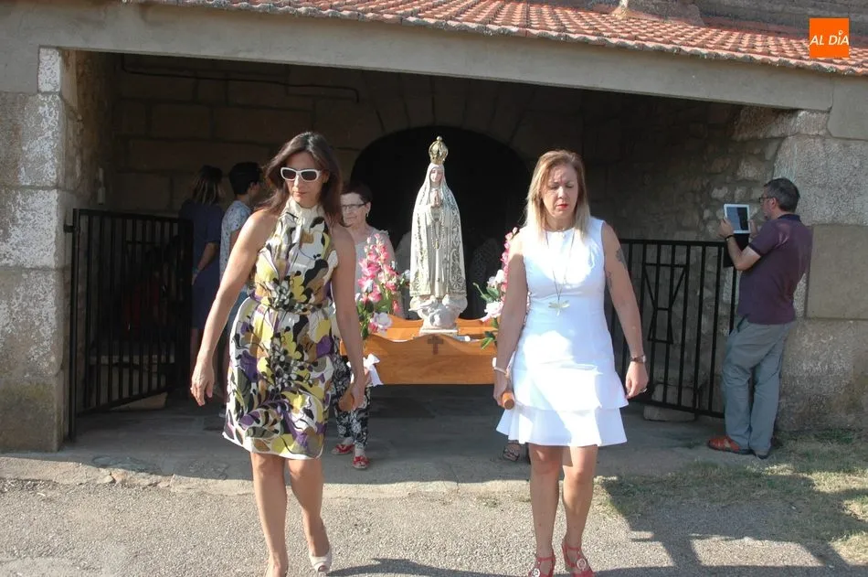 Foto 11 - La Virgen del Rosario tiene en Gema de Yeltes su rosca y los ni&ntilde;os los carretones  