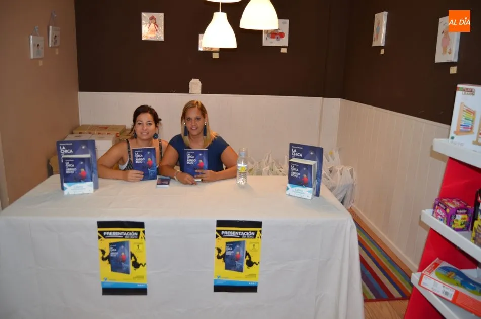 Foto 2 - Vanessa Nevado presenta su primera novela &lsquo;la chica del abrigo rojo&rsquo;  