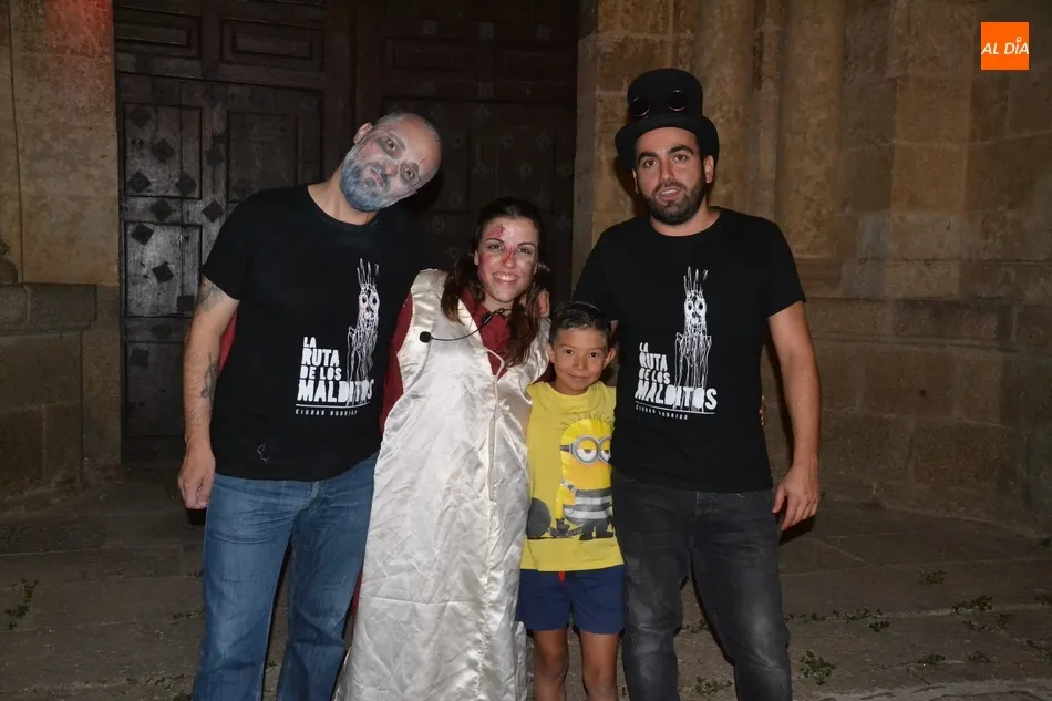 Foto 2 - La Ruta de los Malditos 2 estrena personajes ante m&aacute;s de 200 personas en una calurosa velada  
