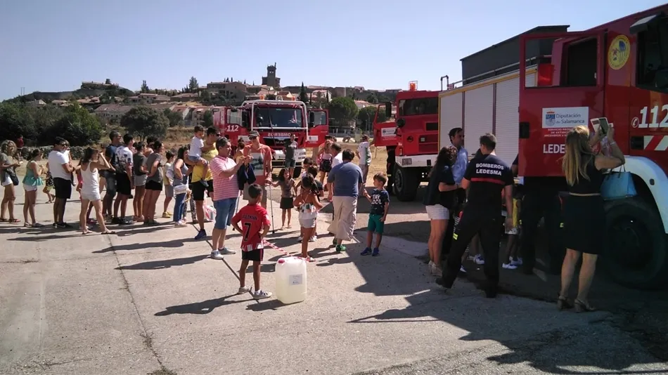 Foto 10 - Entretenida jornada en el parque de Bomberos de Ledesma con los ni&ntilde;os como protagonistas