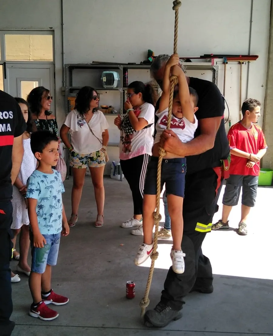 Foto 2 - Entretenida jornada en el parque de Bomberos de Ledesma con los ni&ntilde;os como protagonistas