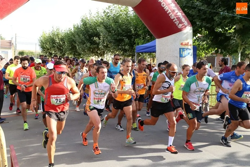 Salida de la carrera de adultos