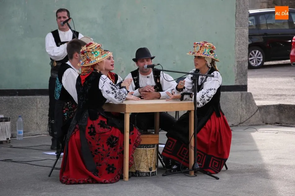 Foto 6 - El grupo Folklore Charro pone la nota tradicional a las Madrinas en Encinasola de los Comendadores  
