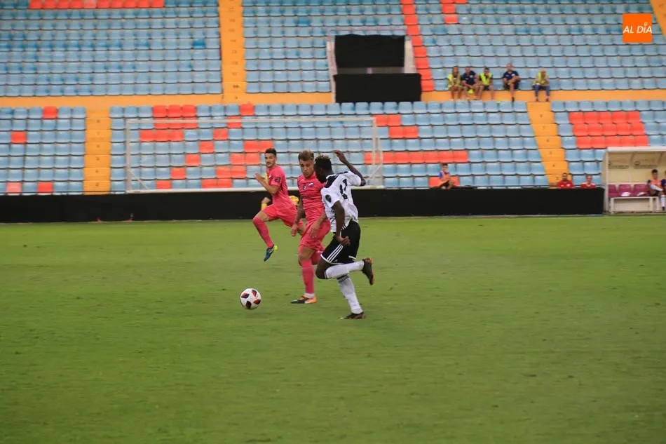 Foto 11 - El Salamanca UDS domina, pero la falta de punter&iacute;a evita su primer triunfo (0-0)