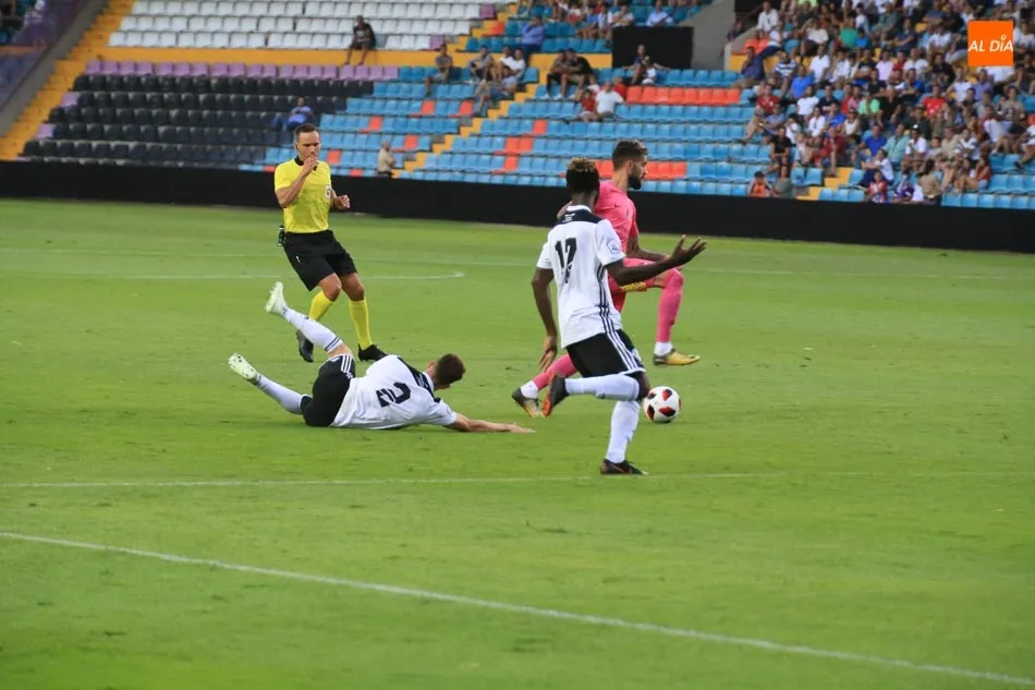 Foto 6 - El Salamanca UDS domina, pero la falta de punter&iacute;a evita su primer triunfo (0-0)