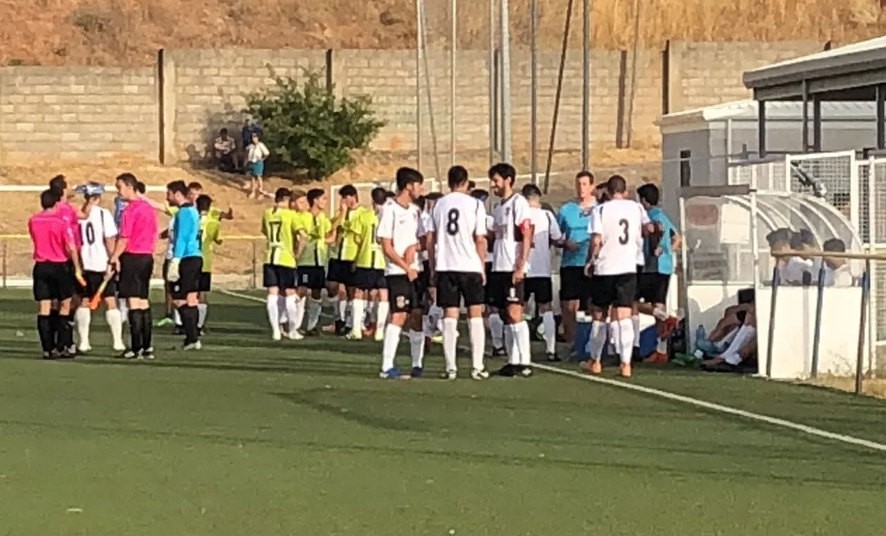 Foto 2 - El Ciudad Rodrigo Senior endosa un 0-6 en su &uacute;ltimo amistoso de pretemporada  