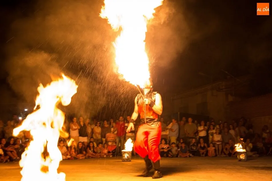 Foto 7 - El fuego y la danza contin&uacute;an la Semana Cultural