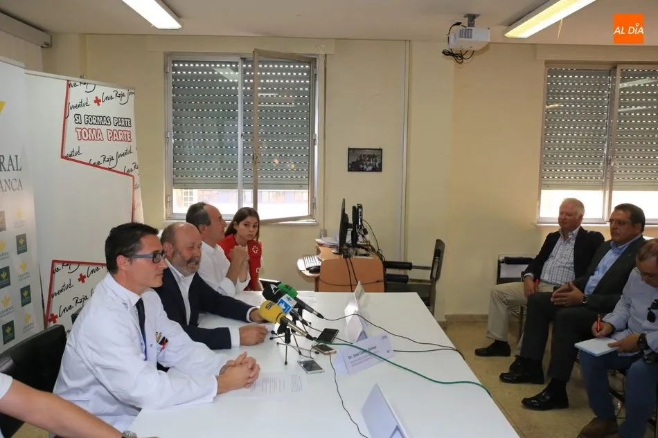 Foto 2 - La cara solidaria del ciclismo se muestra en el Hospital Cl&iacute;nico