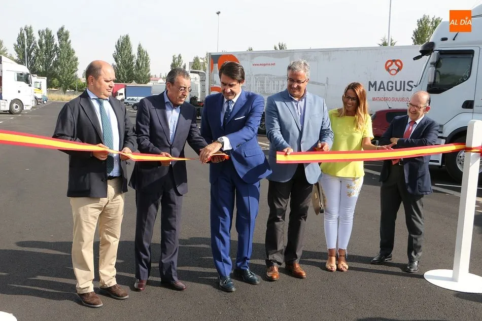 El consejero de Fomento, Suárez-Quiñones, inauguró la ampliación del centro de transportes de Guijuelo