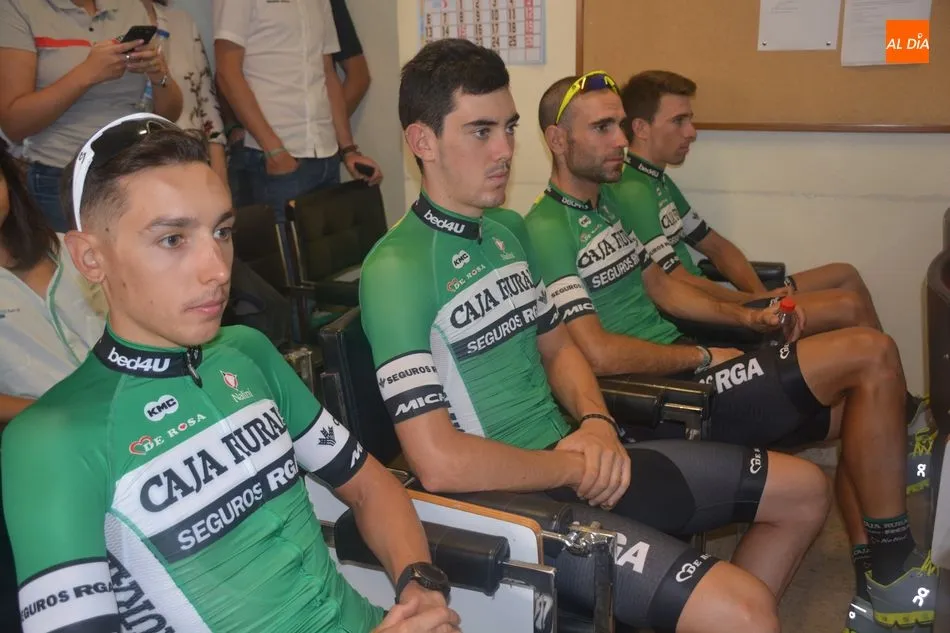 Foto 8 - La cara solidaria del ciclismo se muestra en el Hospital Cl&iacute;nico