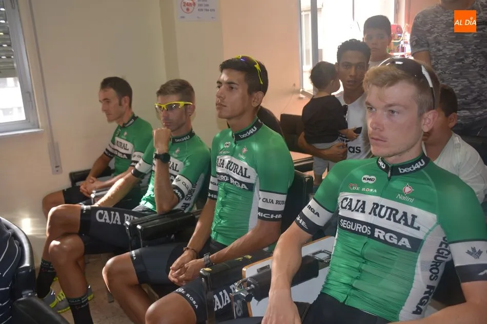 Foto 6 - La cara solidaria del ciclismo se muestra en el Hospital Cl&iacute;nico