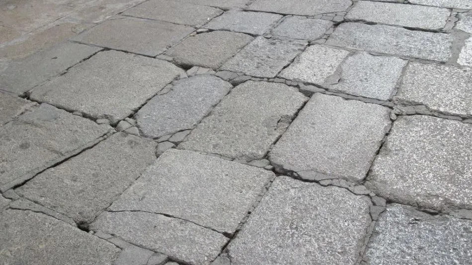 Losas de la calle Brocense