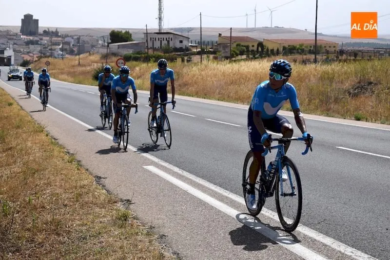 El Movistar Team entrenó esta mañana en las carreteras de la provincia