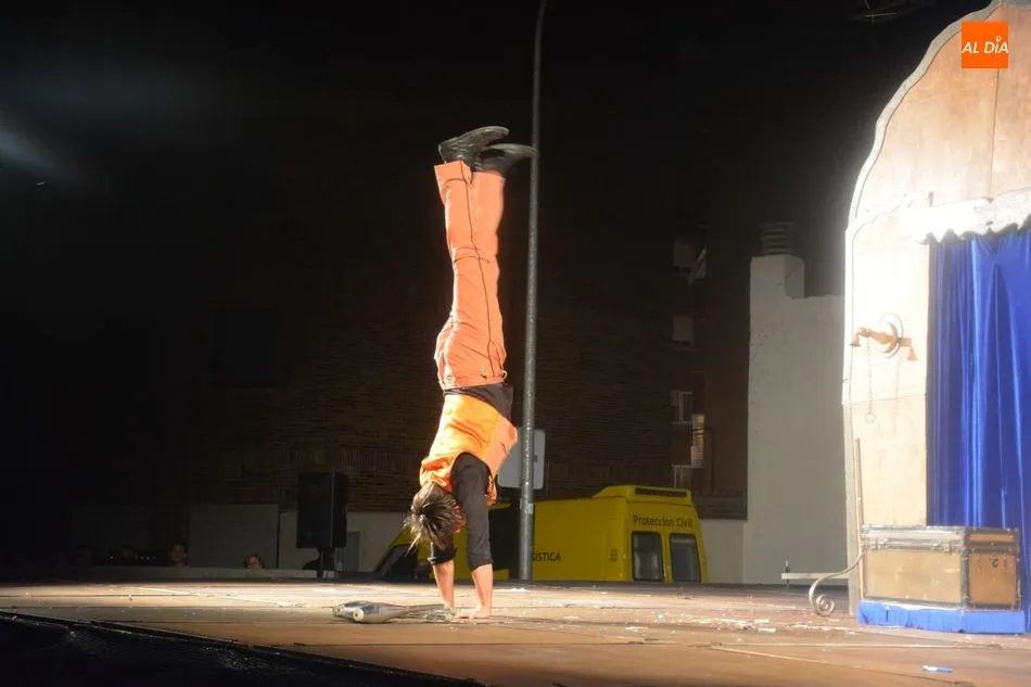 Foto 10 - Circo, magia y teatro gestual con &lsquo;WooW&rsquo; en Volatiritormes