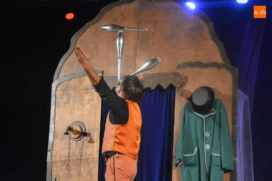 Foto 8 - Circo, magia y teatro gestual con &lsquo;WooW&rsquo; en Volatiritormes
