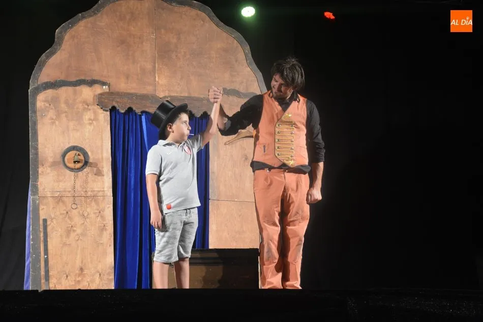 Foto 6 - Circo, magia y teatro gestual con &lsquo;WooW&rsquo; en Volatiritormes