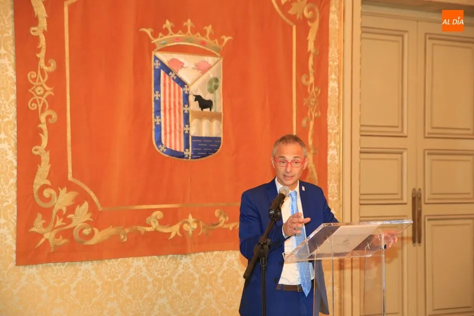 Foto 3 - Alianza del Ayuntamiento y la USAL para incorporar a 30 j&oacute;venes graduados a grupos de...