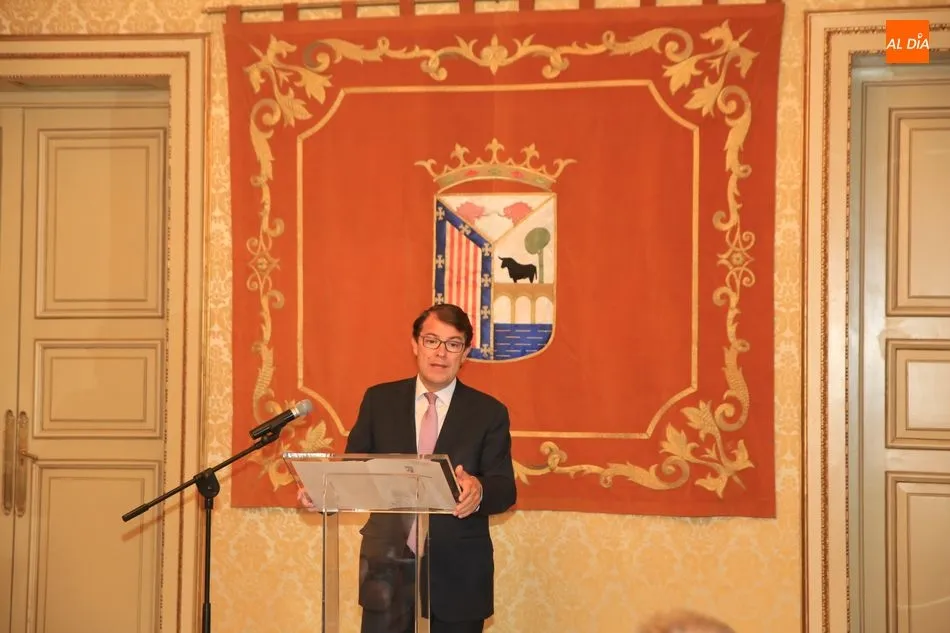 Foto 2 - Alianza del Ayuntamiento y la USAL para incorporar a 30 j&oacute;venes graduados a grupos de...