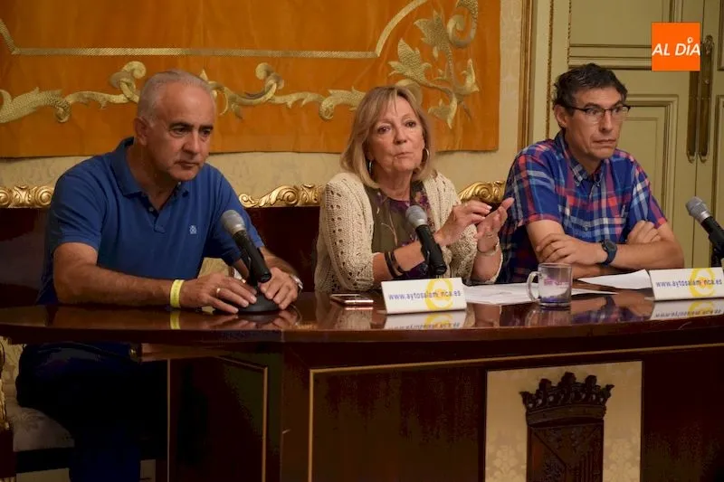 Jesús María Ortiz, Cristina Klimotwitz y Eufemio de Dosuna durante la presentación de la carrera