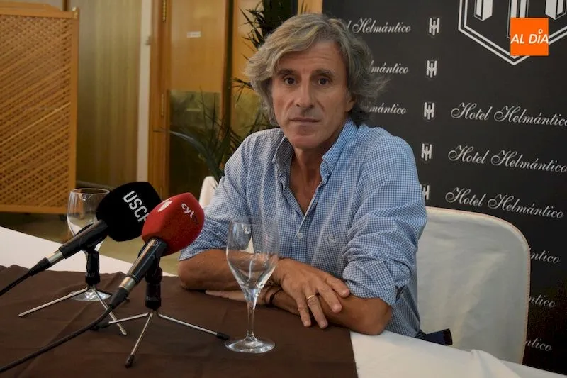 Roberto Aguirre durante la comparecencia de prensa