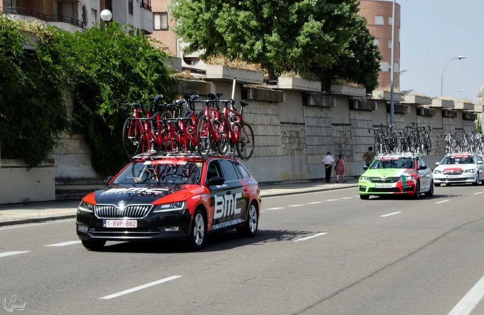 Foto 10 - La Vuelta a Espa&ntilde;a se despide de Salamanca con una espectacular salida en la Plaza Mayor