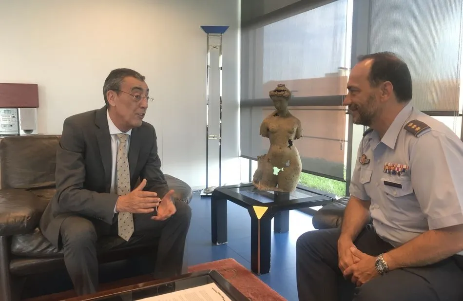 Bienvenido Mena ha recibido al coronel jefe de la Base Aérea de Matacán