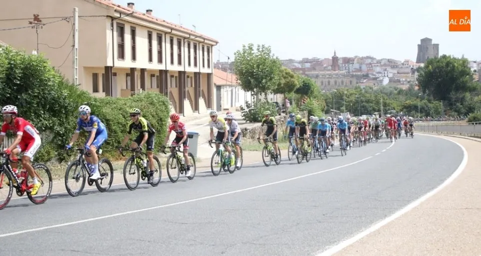 Foto 10 - Alba de Tormes vive una jornada hist&oacute;rica con el paso de la Vuelta a Espa&ntilde;a