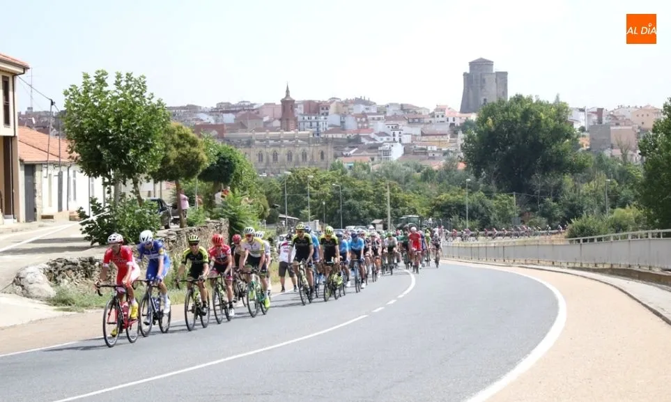 Foto 8 - Alba de Tormes vive una jornada hist&oacute;rica con el paso de la Vuelta a Espa&ntilde;a