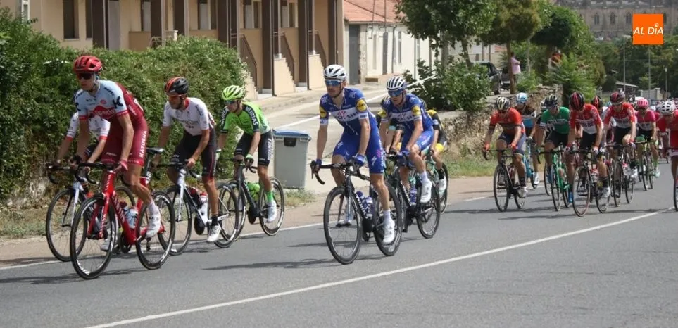 Foto 3 - Alba de Tormes vive una jornada hist&oacute;rica con el paso de la Vuelta a Espa&ntilde;a