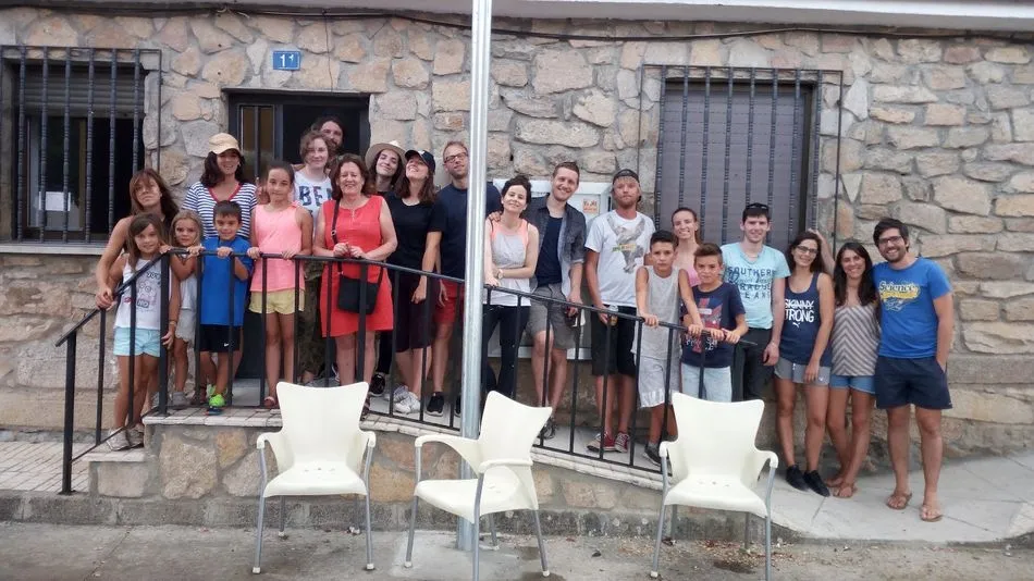 En el campo de trabajo participan ocho voluntarios de diferentes nacionalidades