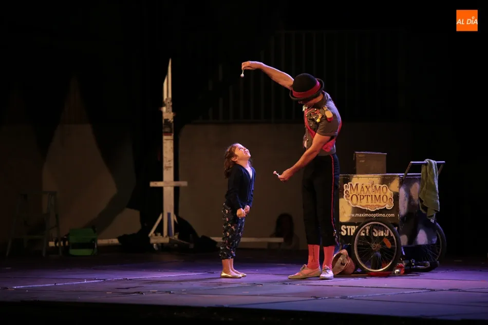 Foto 7 - &lsquo;M&aacute;ximo&rsquo;, circo y buen humor en una nueva sesi&oacute;n del Festival Volatiritormes  