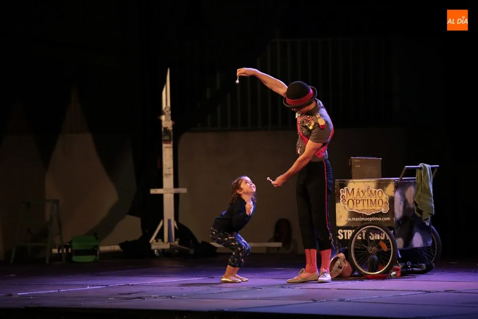 Foto 6 - &lsquo;M&aacute;ximo&rsquo;, circo y buen humor en una nueva sesi&oacute;n del Festival Volatiritormes  