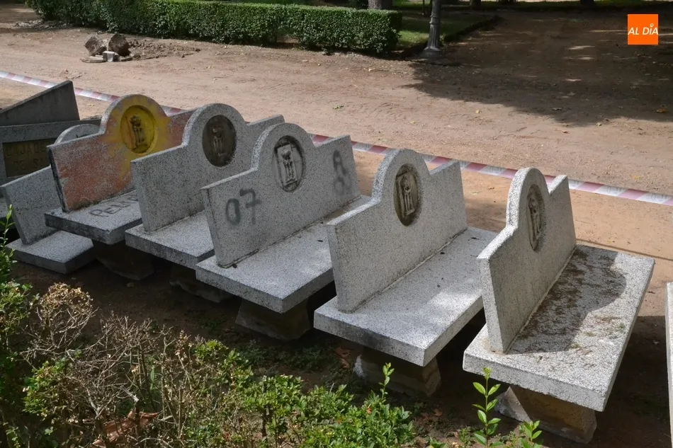 Retirados los 9 modelos de banco con los que contaba el Parque de La Florida  