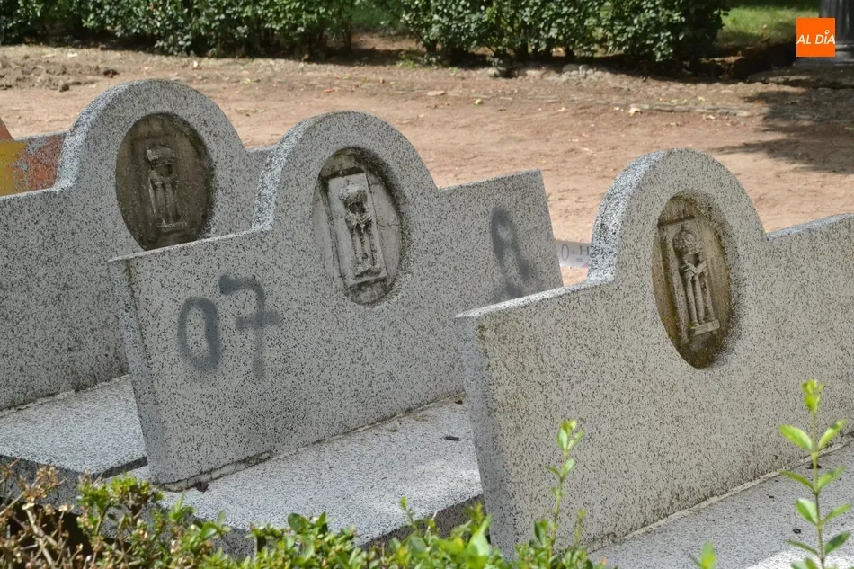 Foto 4 - Retirados los 9 modelos de banco con los que contaba el Parque de La Florida  