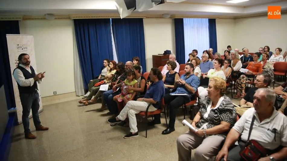 Raúl de Tapia ha sido el invitado al nuevo encuentro literario. Foto: Alberto Martín