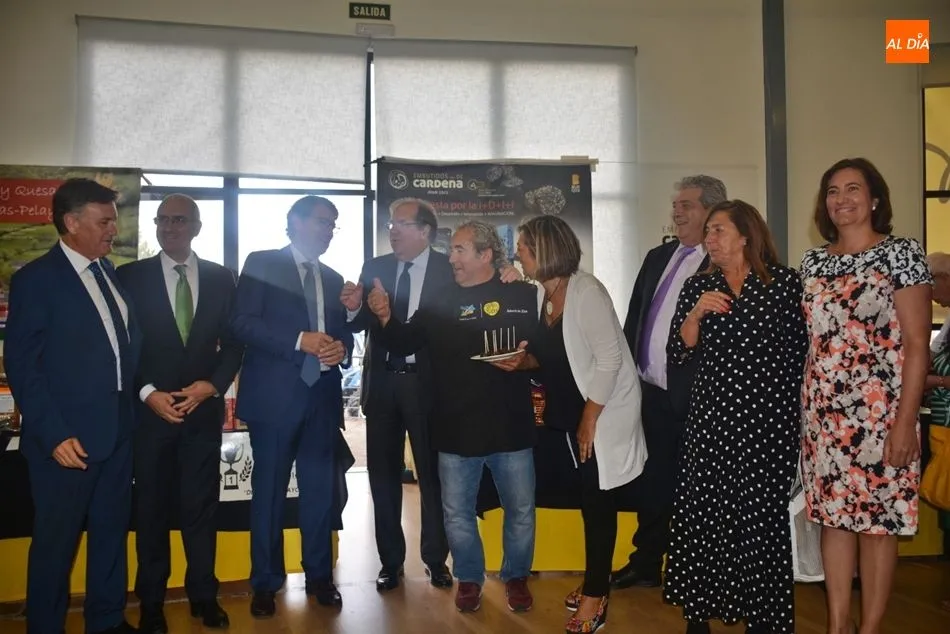 Representantes de la Junta, Diputación y Ayuntamiento en el stand de la morcilla de Burgos, en el pabellón de Tierra de Sabor. Foto: Lydia González