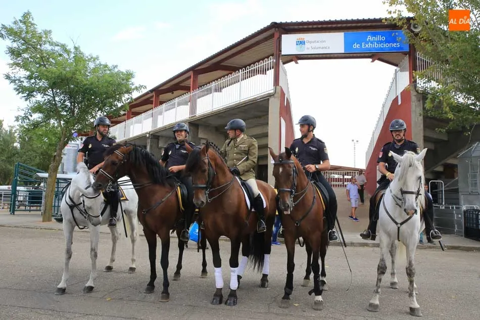 Los caballistas de la Policía Nacional se suman a Salamaq18