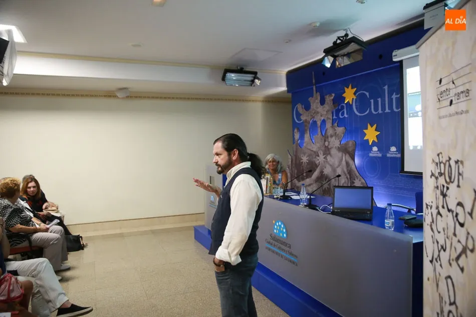 Foto 4 - Ra&uacute;l de Tapia protagoniza el&nbsp; encuentro literario de la Asociaci&oacute;n PentaDrama
