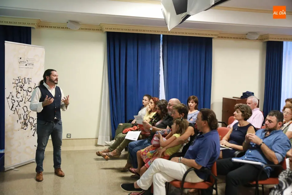 Foto 3 - Ra&uacute;l de Tapia protagoniza el&nbsp; encuentro literario de la Asociaci&oacute;n PentaDrama