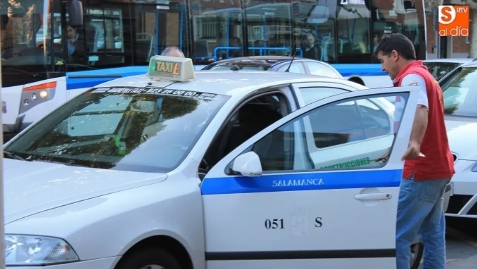 El sector de taxi está interesado en este cambio normativo que permitiría trabajar libremente en la capital y el alfoz