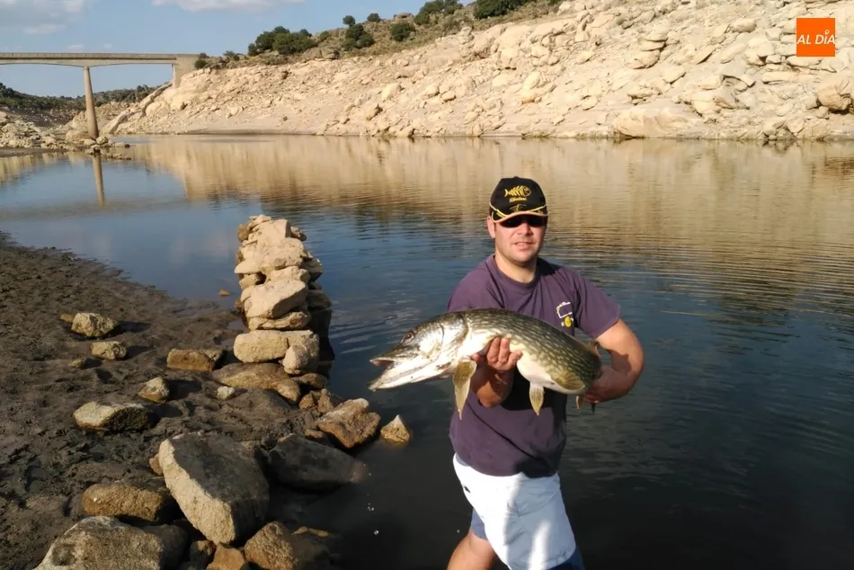 Foto 4 - El embalse de Almendra, para&iacute;so para la pesca