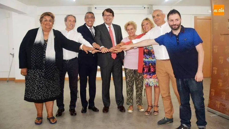 Representantes de las instituciones y organizaciones tras la firma del protocolo. Foto:Lydia González