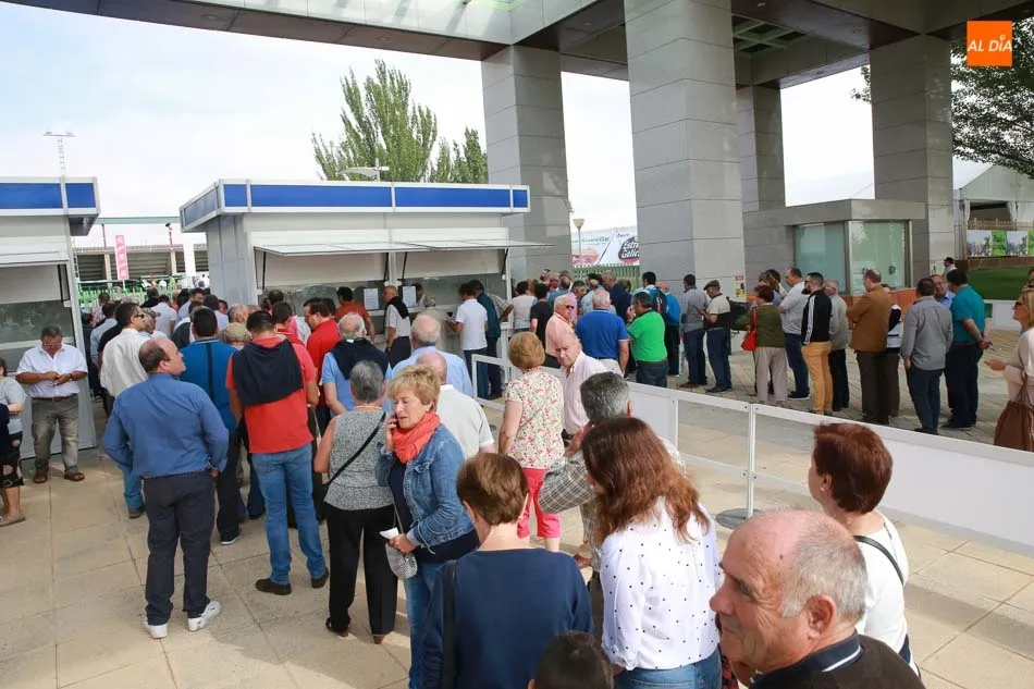 Foto 4 - Colas a primera hora en la segunda jornada de Salamaq